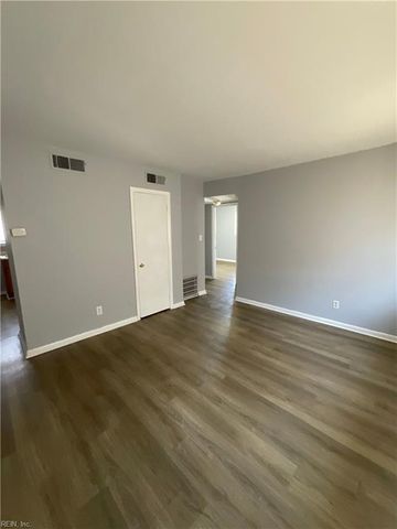 16 Pollux Cir E Apt 4, Portsmouth, VA 23701