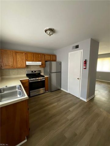 16 Pollux Cir E Apt 4, Portsmouth, VA 23701