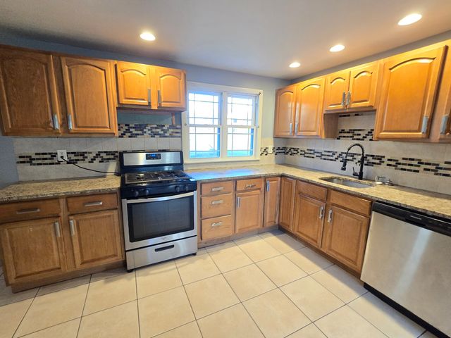 207 Arnold Drive, East Hartford, CT 06108