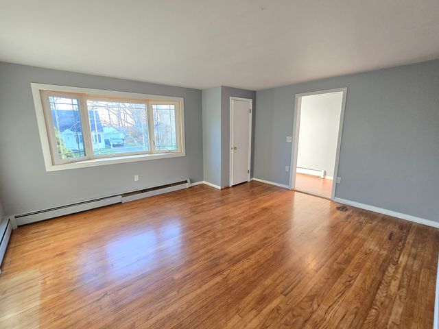 207 Arnold Drive, East Hartford, CT 06108