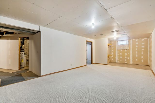 3979 Gie Drive, Center Point, IA 52213