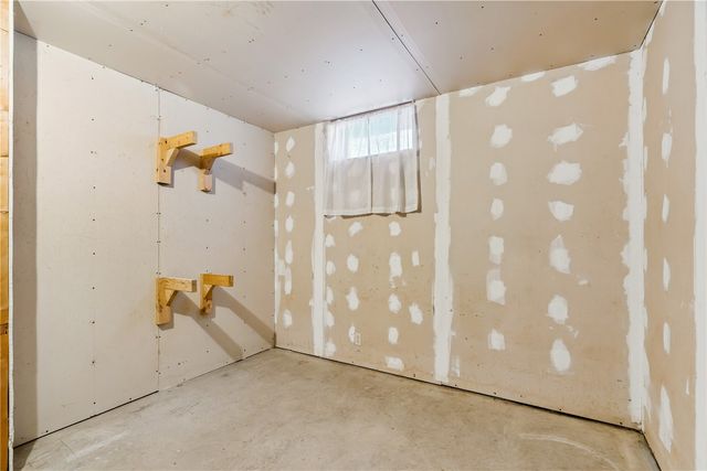 3979 Gie Drive, Center Point, IA 52213