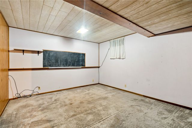 3979 Gie Drive, Center Point, IA 52213