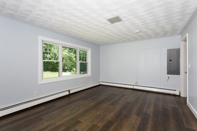 12 Terri Rd, Framingham, MA 01701