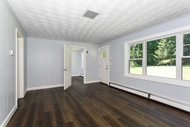 12 Terri Rd, Framingham, MA 01701