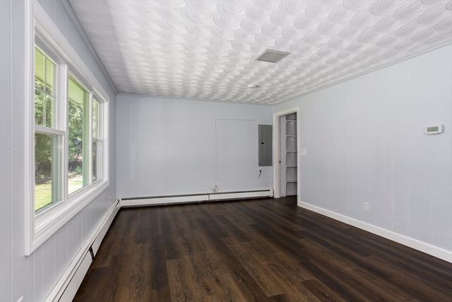 12 Terri Rd, Framingham, MA 01701