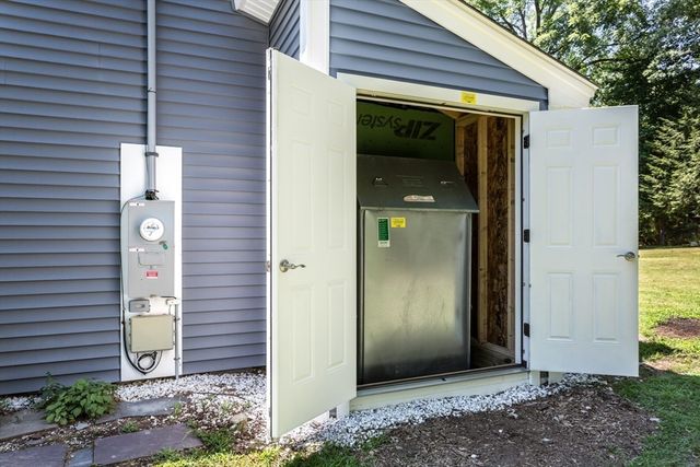 12 Terri Rd, Framingham, MA 01701