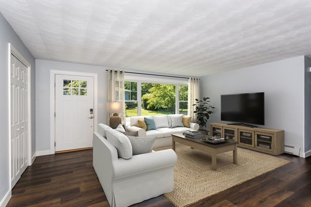 12 Terri Rd, Framingham, MA 01701