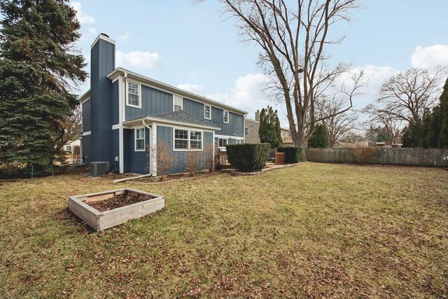 1028 Highland Lane, Glenview, IL 60025