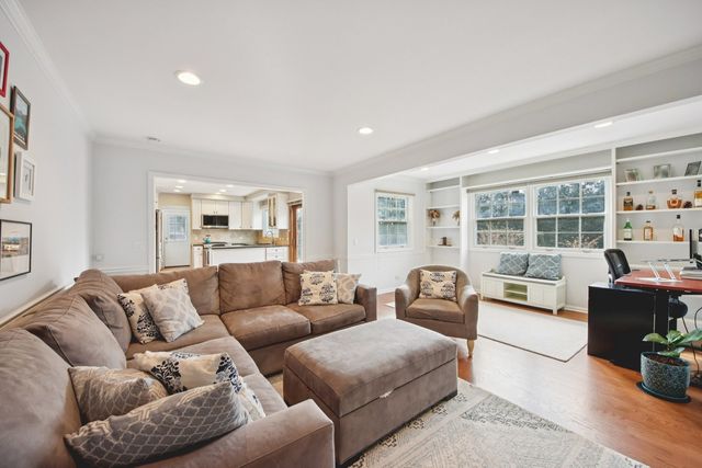 1028 Highland Lane, Glenview, IL 60025