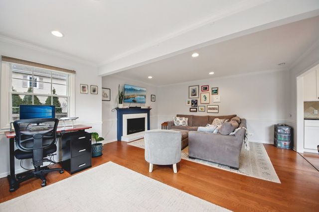 1028 Highland Lane, Glenview, IL 60025