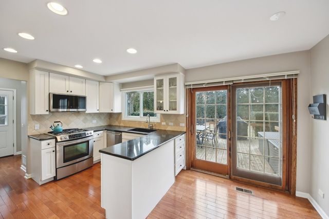 1028 Highland Lane, Glenview, IL 60025