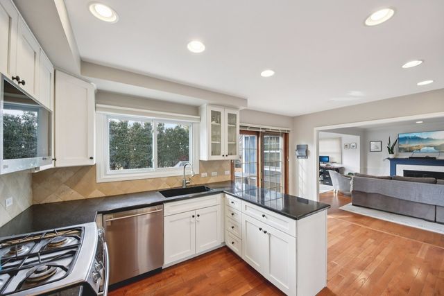 1028 Highland Lane, Glenview, IL 60025