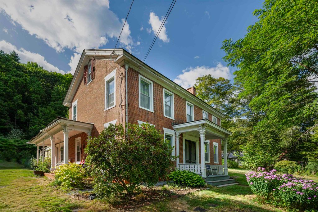 14 Barker Road, Thetford, VT 05058