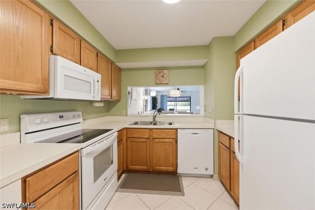 7220 Coventry CT 208, Naples, FL 34104