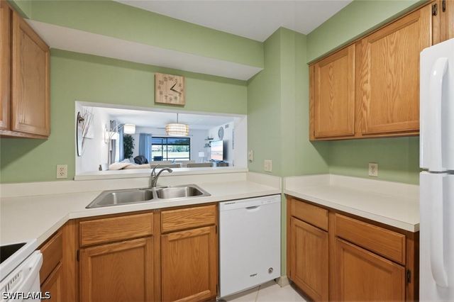 7220 Coventry CT 208, Naples, FL 34104