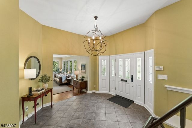 29 Knob Hill Dr, Summit City, NJ 07901