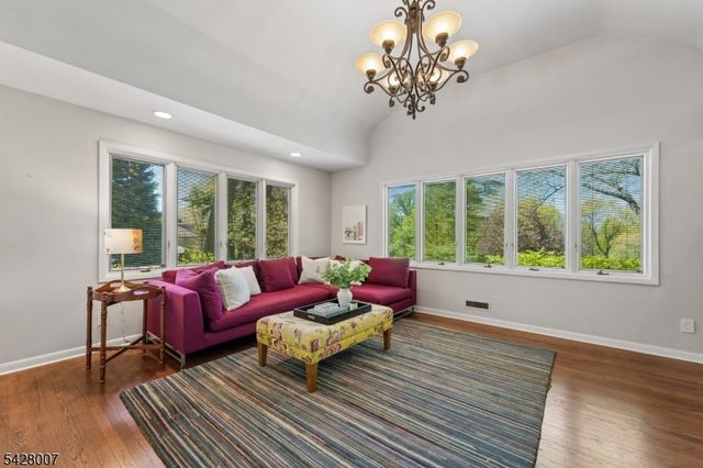 29 Knob Hill Dr, Summit City, NJ 07901