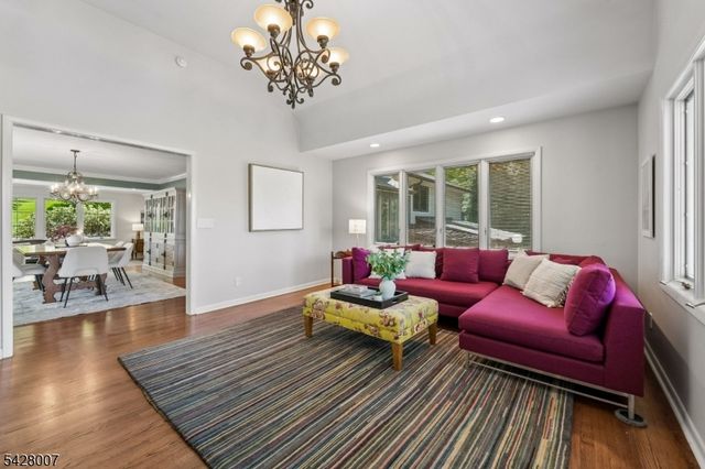 29 Knob Hill Dr, Summit City, NJ 07901