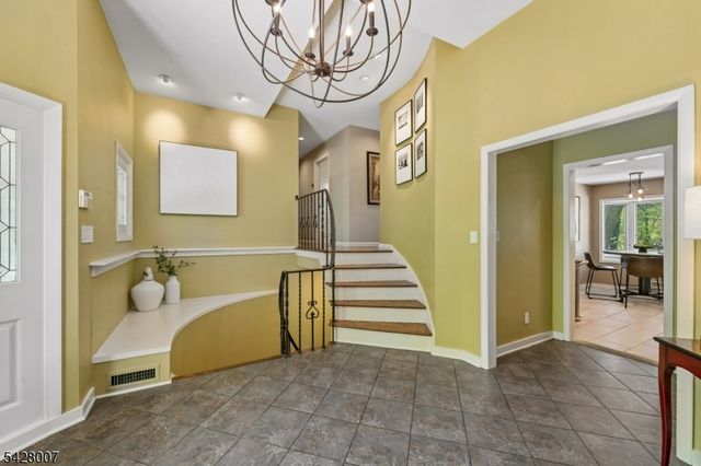 29 Knob Hill Dr, Summit City, NJ 07901