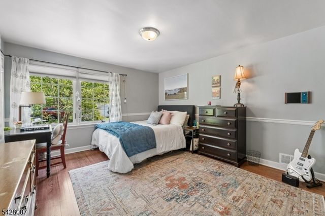 29 Knob Hill Dr, Summit City, NJ 07901