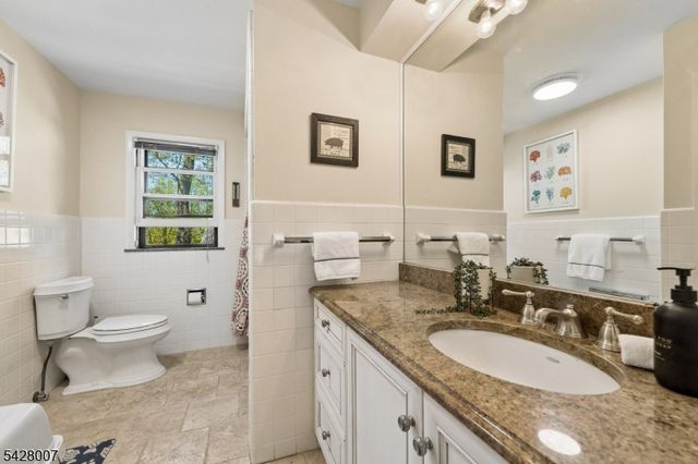 29 Knob Hill Dr, Summit City, NJ 07901