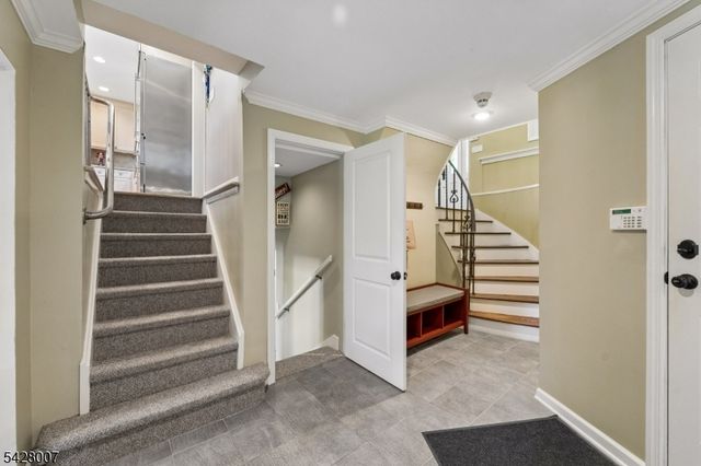 29 Knob Hill Dr, Summit City, NJ 07901