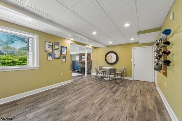 29 Knob Hill Dr, Summit City, NJ 07901