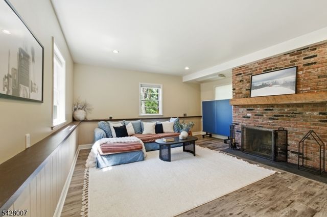 29 Knob Hill Dr, Summit City, NJ 07901