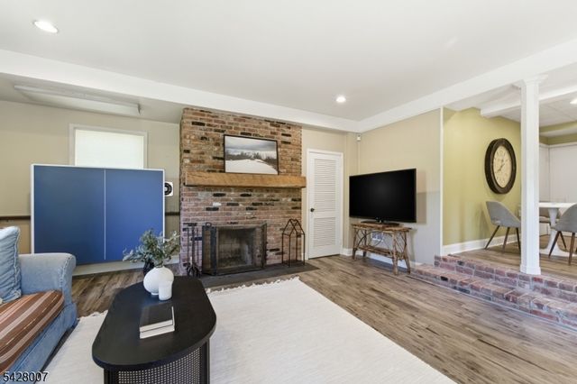 29 Knob Hill Dr, Summit City, NJ 07901