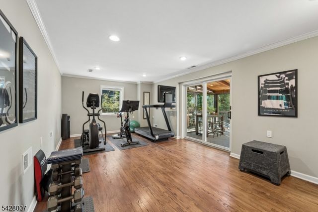 29 Knob Hill Dr, Summit City, NJ 07901