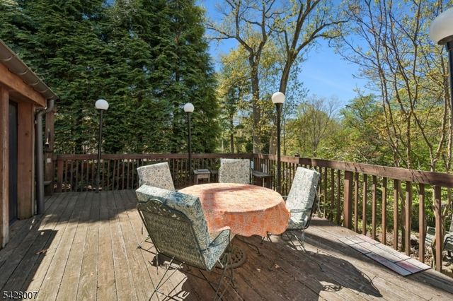 29 Knob Hill Dr, Summit City, NJ 07901