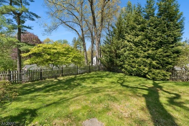 29 Knob Hill Dr, Summit City, NJ 07901