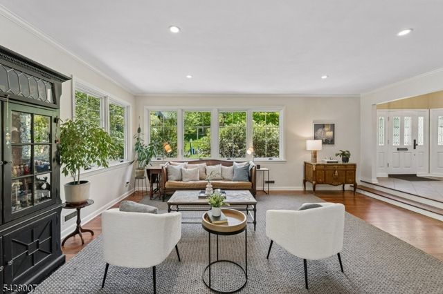 29 Knob Hill Dr, Summit City, NJ 07901