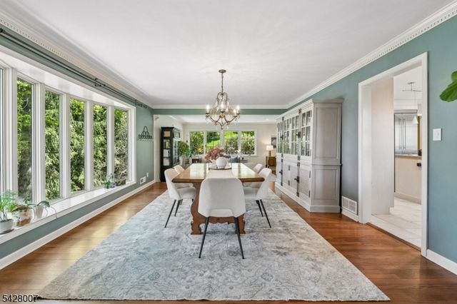 29 Knob Hill Dr, Summit City, NJ 07901