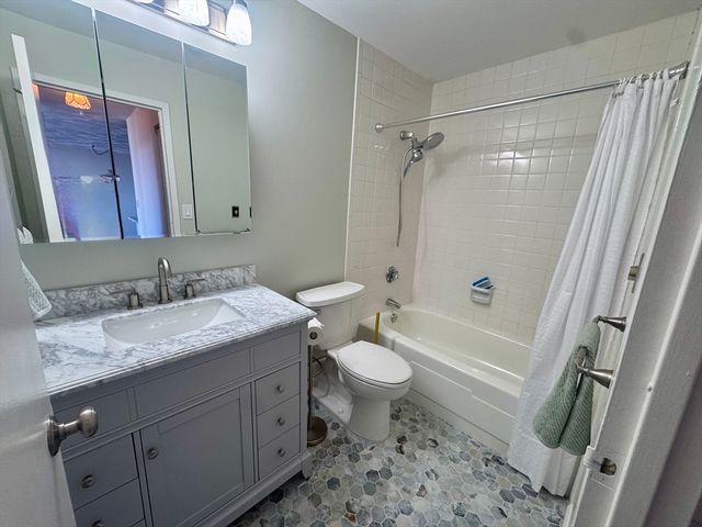 77 Adams St 1104, Quincy, MA 02169