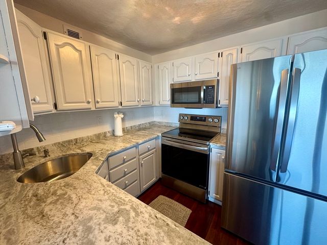 77 Adams St 1104, Quincy, MA 02169