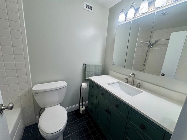 77 Adams St 1104, Quincy, MA 02169