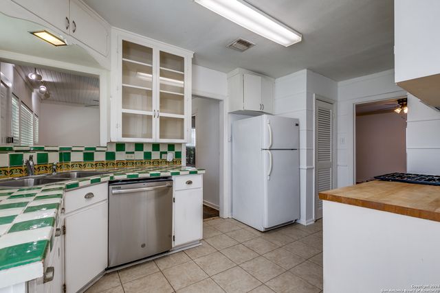 206 CHEVY CHASE DR, San Antonio, TX 78209