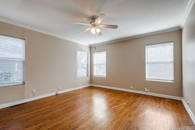 206 CHEVY CHASE DR, San Antonio, TX 78209