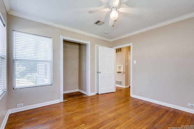 206 CHEVY CHASE DR, San Antonio, TX 78209