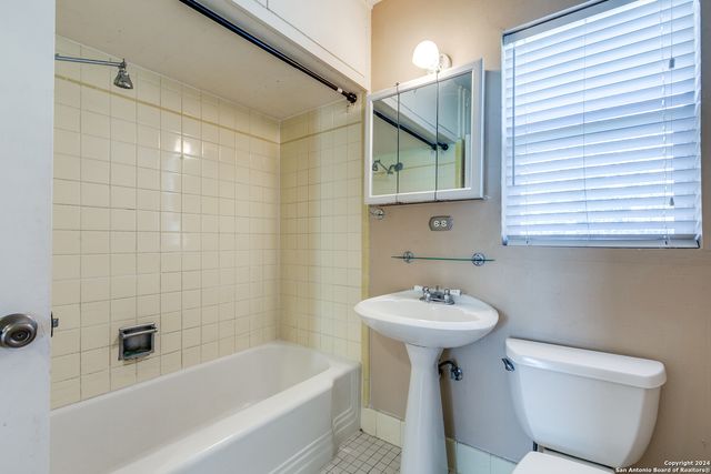 206 CHEVY CHASE DR, San Antonio, TX 78209