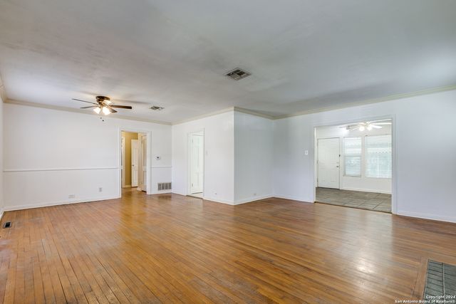 206 CHEVY CHASE DR, San Antonio, TX 78209