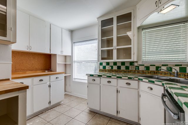 206 CHEVY CHASE DR, San Antonio, TX 78209
