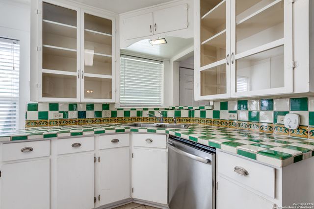 206 CHEVY CHASE DR, San Antonio, TX 78209