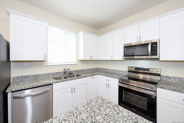 809 Beacon Heights, Seguin, TX 78155