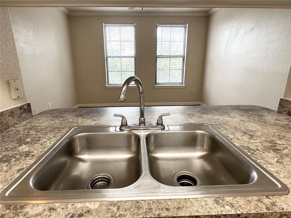 Image 8 of property listing at 911 N ORANGE AVENUE 445, Orlando, FL 32801