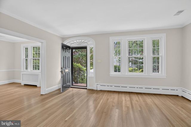 4705 HUNT AVE, Chevy Chase, MD 20815