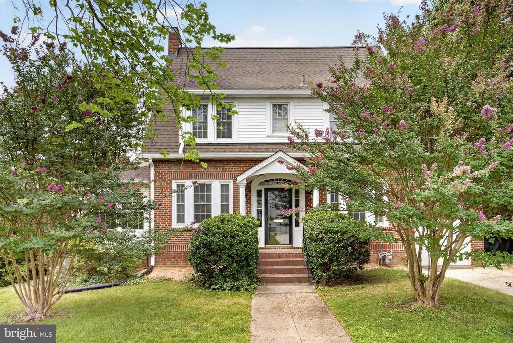 4705 HUNT AVE, Chevy Chase, MD 20815