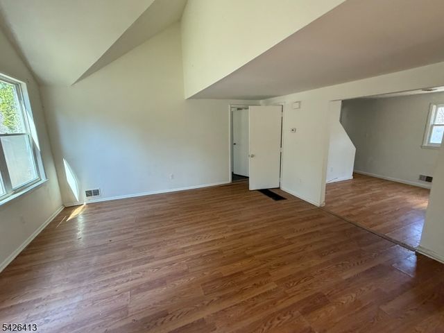 13 River Dr, Jefferson Twp., NJ 07885